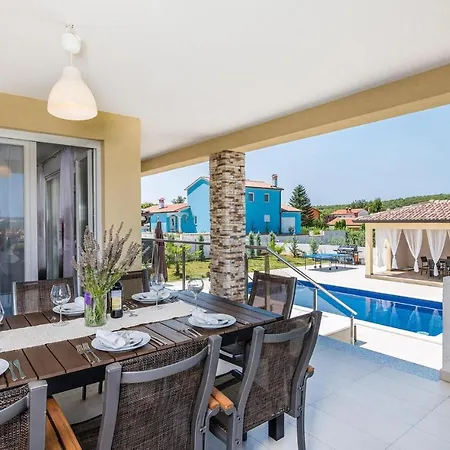 Amazing In Kapelica With 4 Bedrooms, Wifi&outdoor Swimming Pool Raša