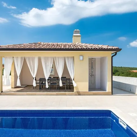 Amazing In Kapelica With 4 Bedrooms, Wifi&outdoor Swimming Pool Vakantiehuis Raša