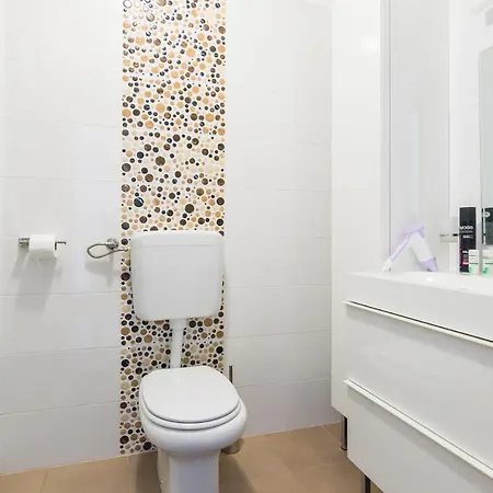 Amazing In Kapelica With 4 Bedrooms, Wifi&outdoor Swimming Pool Vakantiehuis Raša